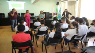 Câmara recebe visita de alunos de escola municipal de Esmeraldas
